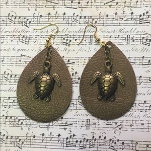 🔥 Sea Turtle Faux Leather Earrings